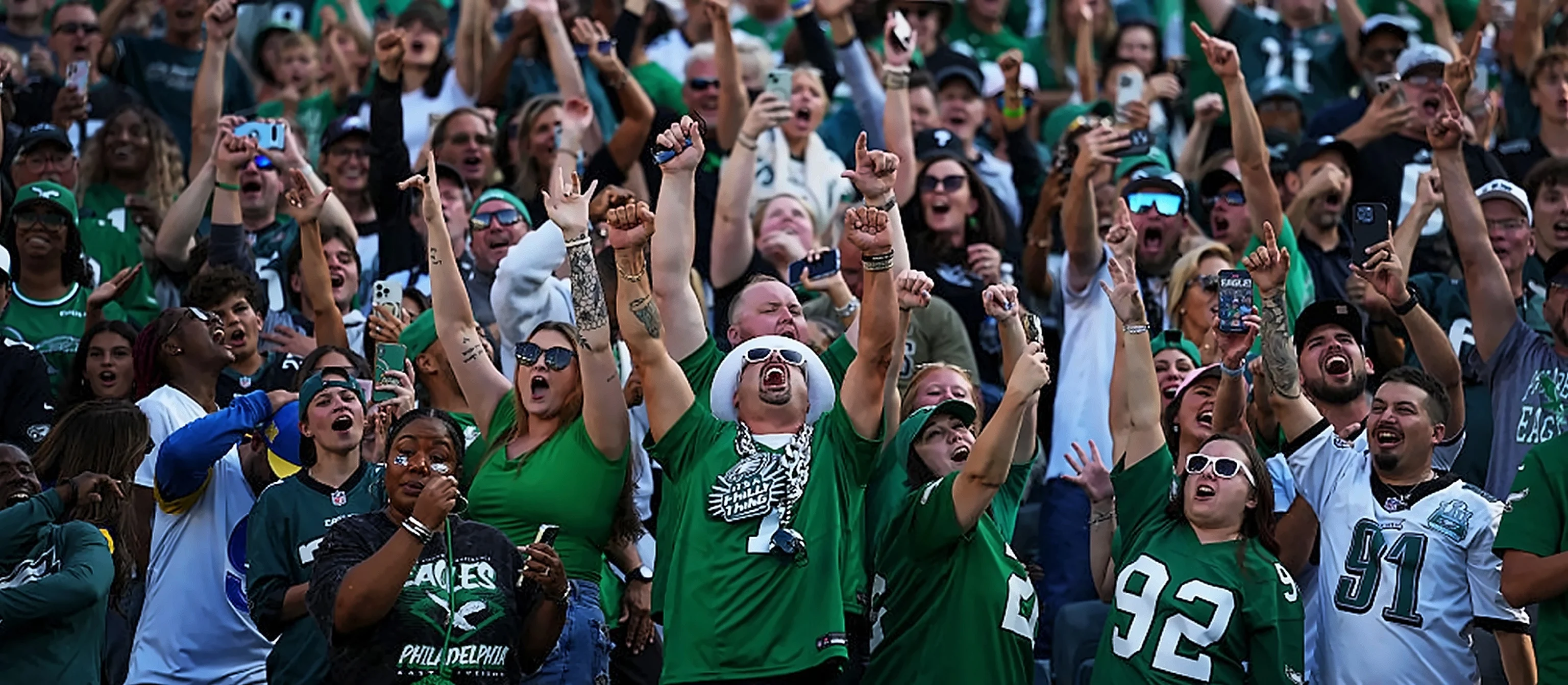 Featured image for Nonstop Flights from BDL to These Fan-Favorite Destinations for Sports